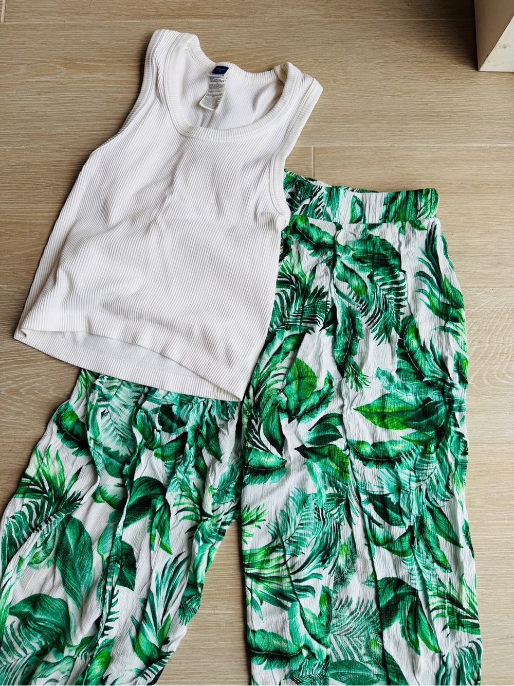 Tropical Leaf Wide-Leg Pants in White & Green